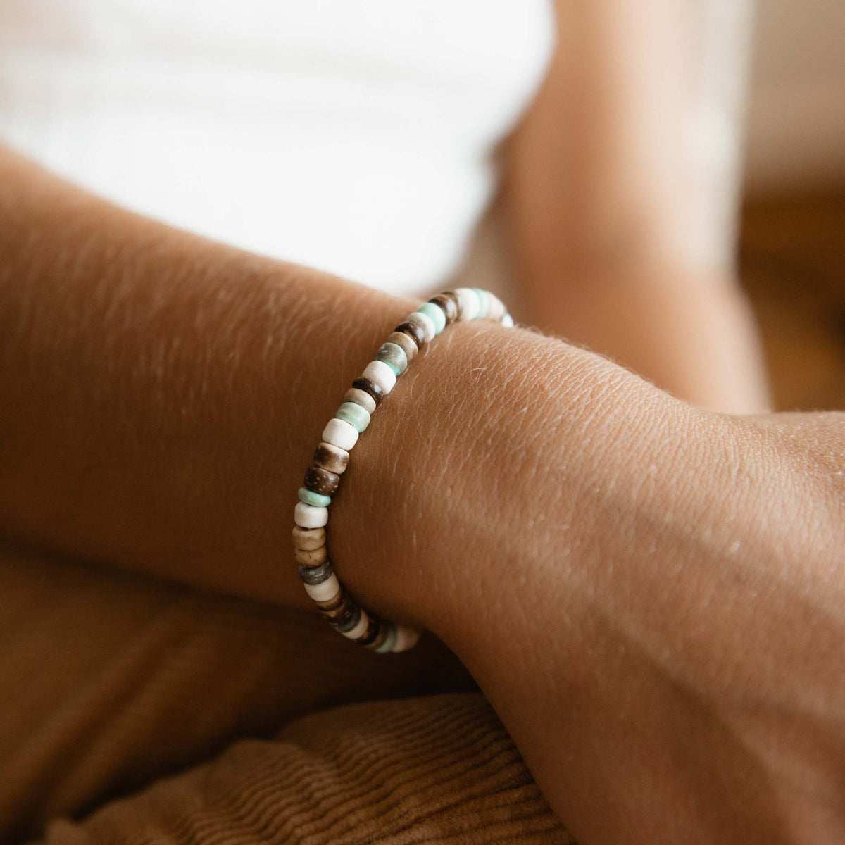 Pineapple Island Laut Turquoise & Wood Bracelet - Turquoise Multi