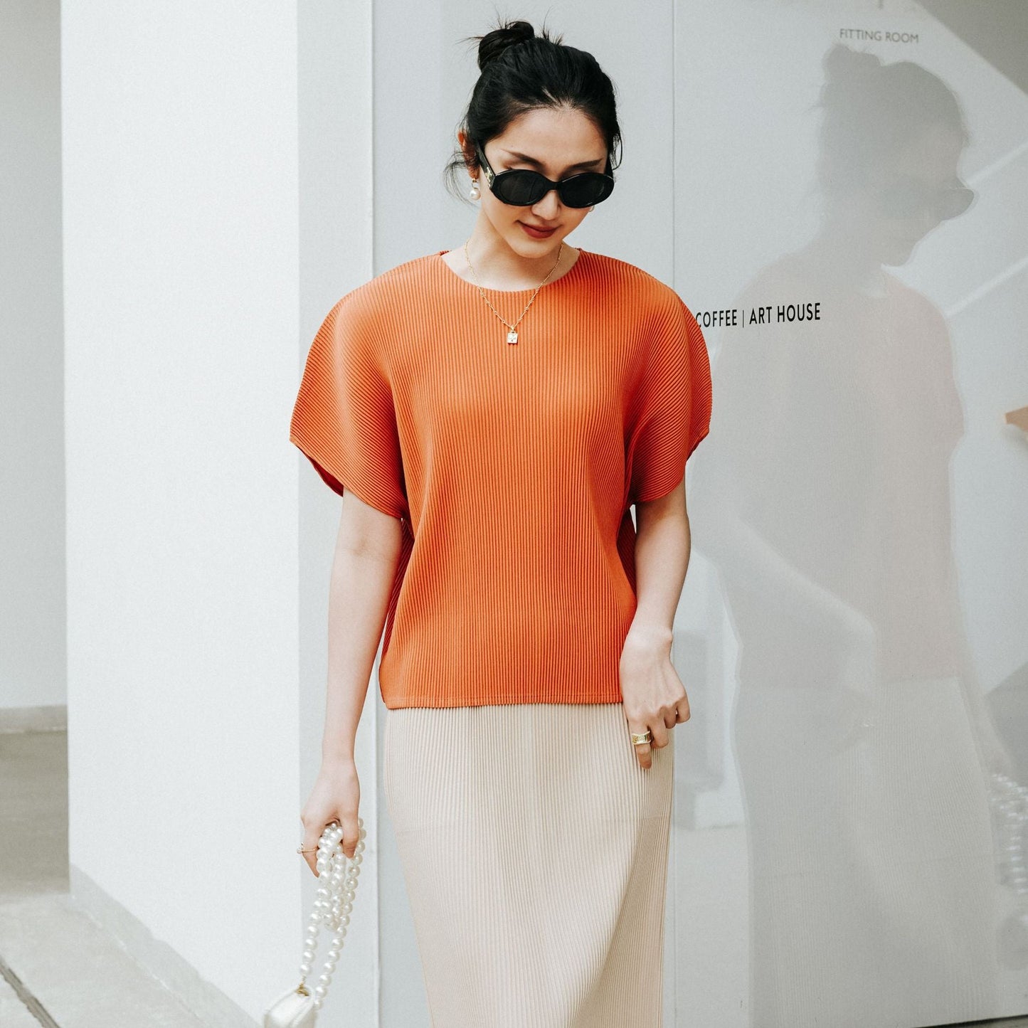 Comfortable Casual Basic Round Neck T-Shirt with Pleated Design, High-End Style