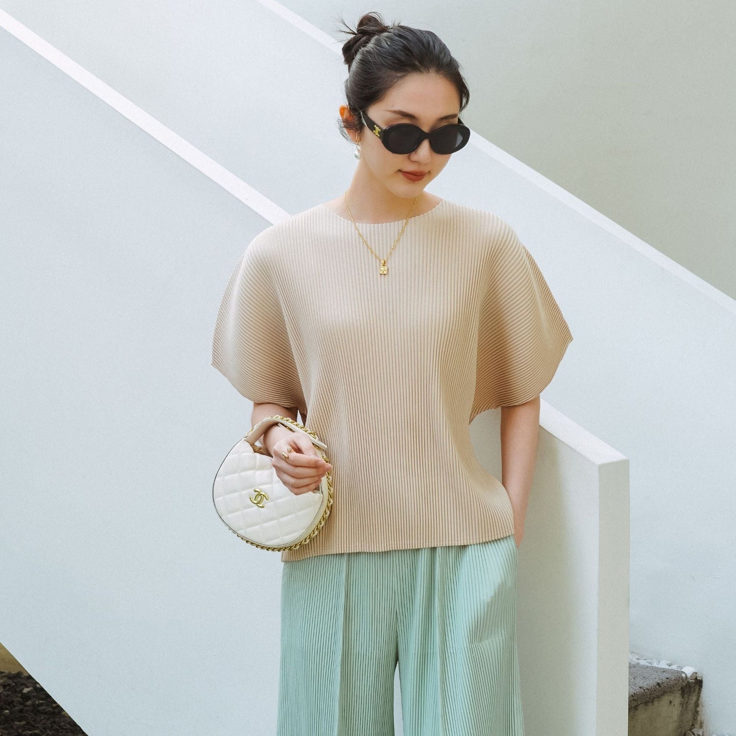 Comfortable Casual Basic Round Neck T-Shirt with Pleated Design, High-End Style