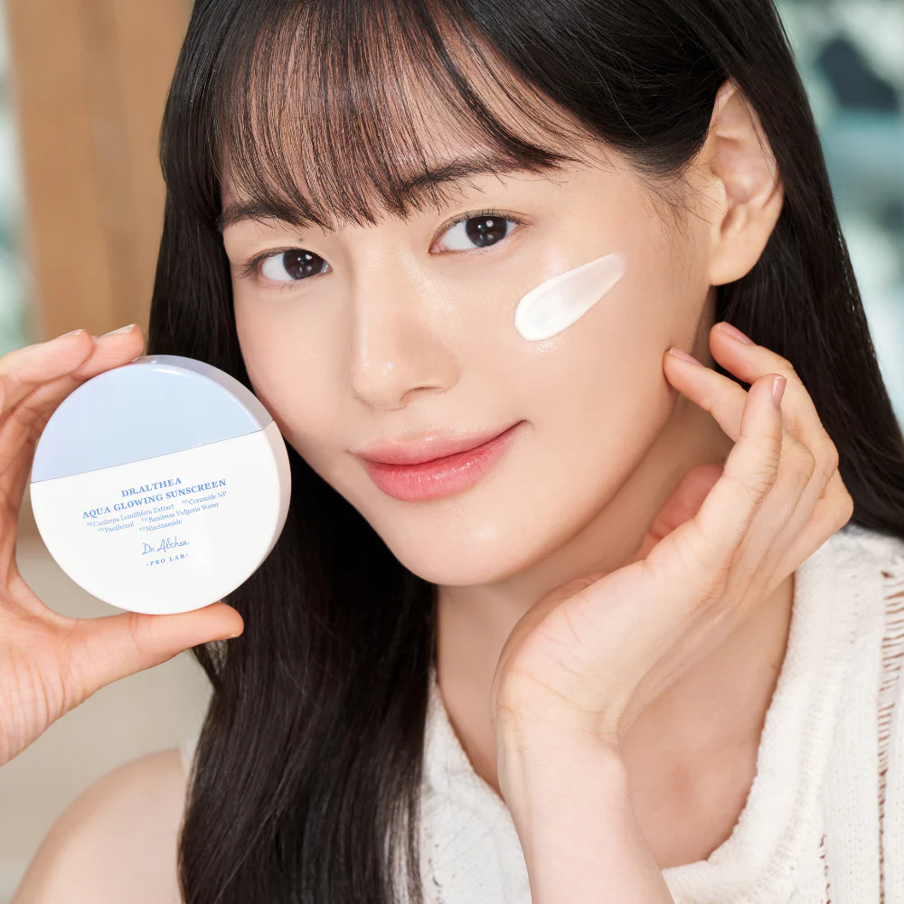 Aqua Glowing Sunscreen (45ml)