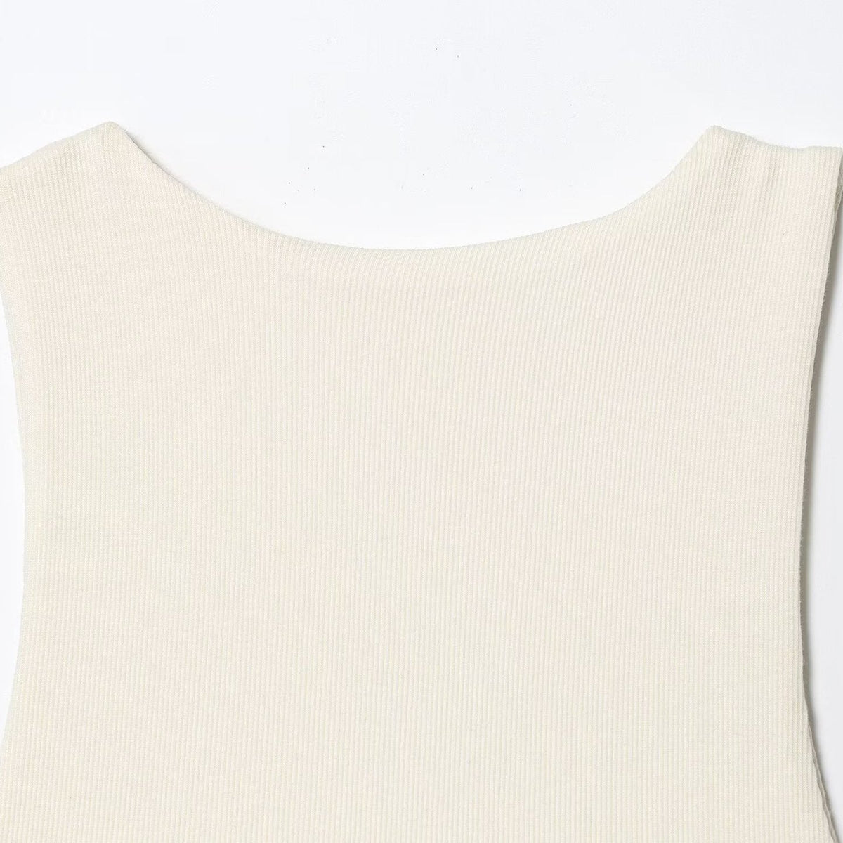 Sleeveless dress with waist belt and diagonal splicing