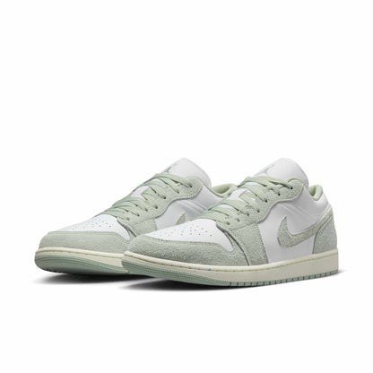 Air Jordan Men's Retro 1 Low Se Sneakers