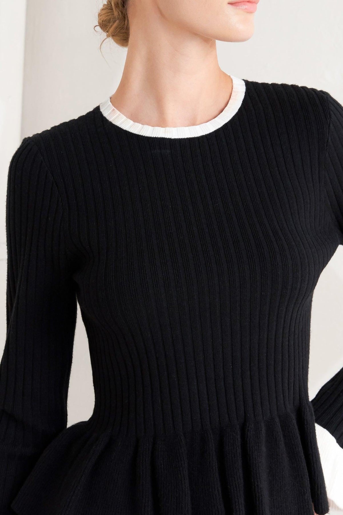 Delicate Edge Sweater Knit Top