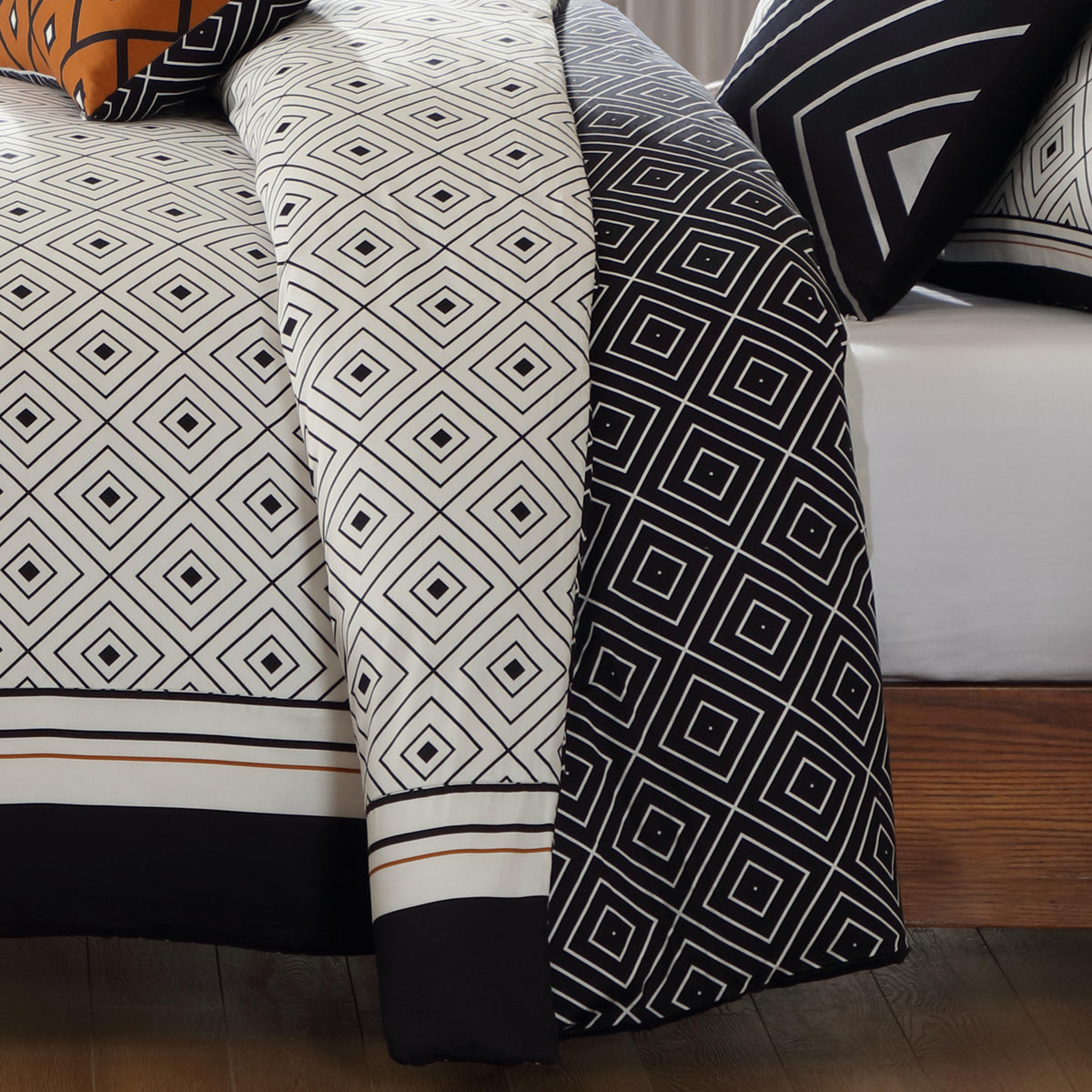 Bebejan Geometric Black & White 5 Piece Reversible Comforter Set