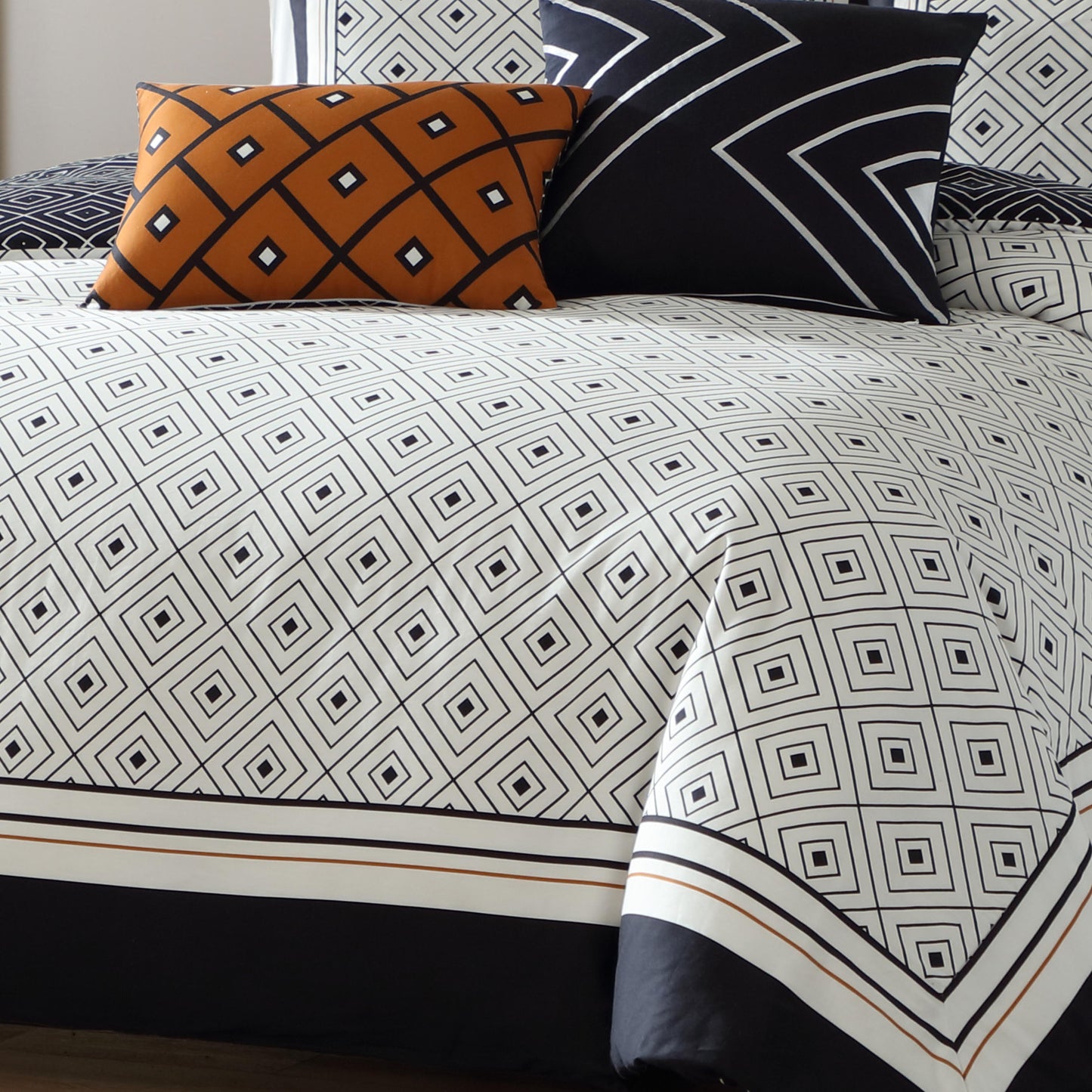 Bebejan Geometric Black & White 5 Piece Reversible Comforter Set