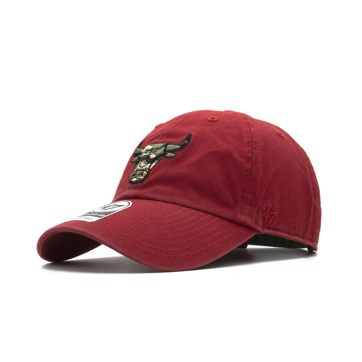 47 Brand Men's Chicago Bulls Clean Up Strapback Red/Camo