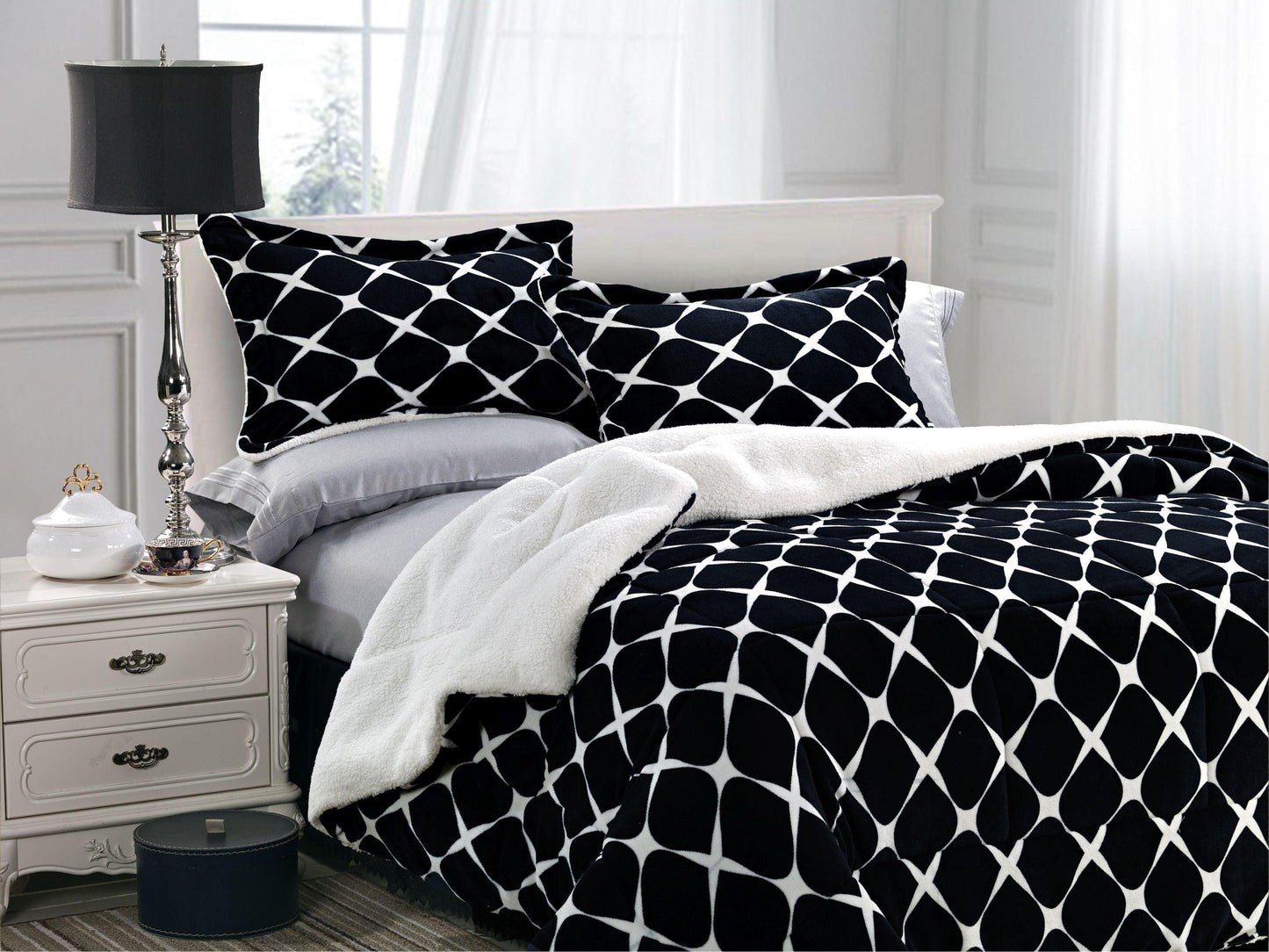 Elegant Comfort 3-Piece Micro-Suede Reversible Sherpa - Bloomingdale Pattern Comforter Set