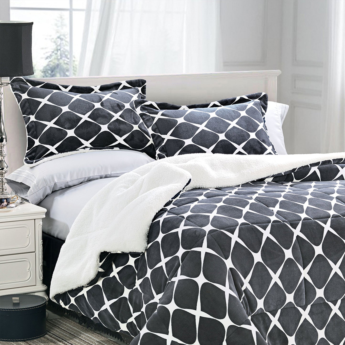 Elegant Comfort 3-Piece Micro-Suede Reversible Sherpa - Bloomingdale Pattern Comforter Set