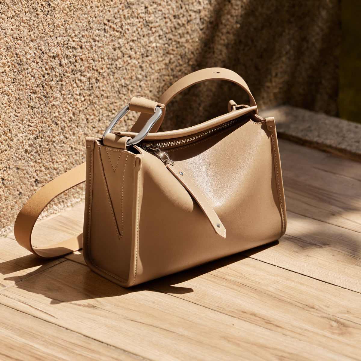 Classic Grace Leather Shoulder Bag