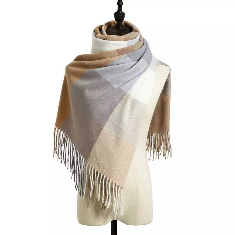 Cosy Plaid Scarf With Tassels in Beige Sand